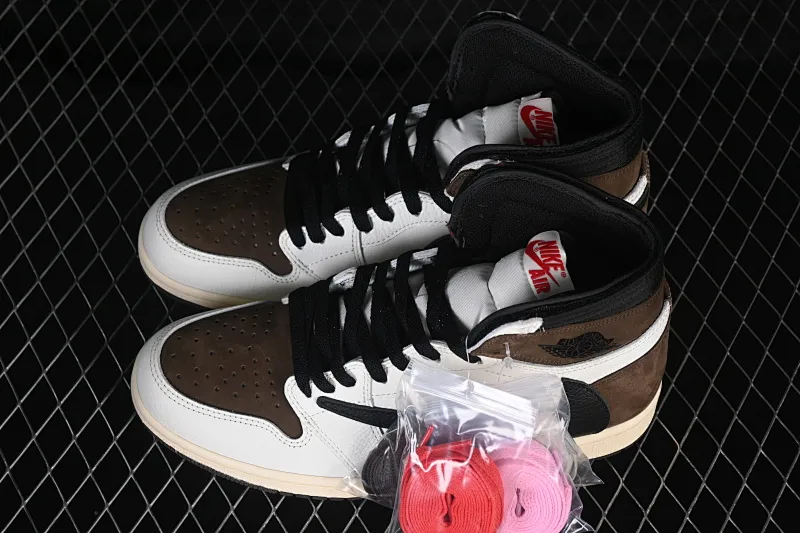 All categories Air Jordan Jordan series basketball shoes Air Jordan 1 High W version Travis Scott x Air Jordan 1 High OG AJ1 anti-hook high-top basketball shoes CD4487-001